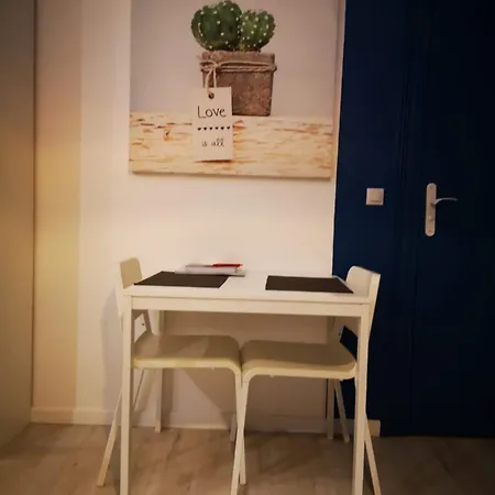 Proche De La Defense 아파트 *