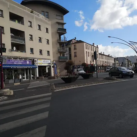 Proche De La Defense