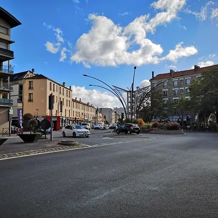 Proche De La Defense 아파트
