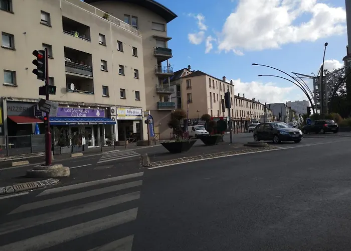 Proche De La Defense